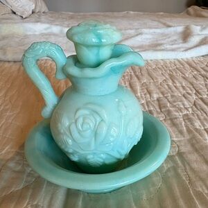 Avon Skin-So-Soft Bath Oil Vessel in Aqua